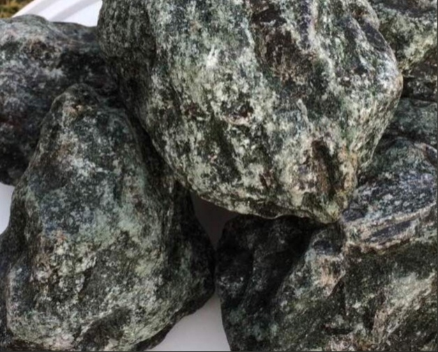 Камни для бани и сауны пироксенит «Черный принц» обвалованный 20 кг (ведро)